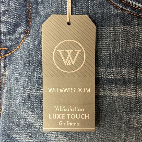 Wit & Wisdom LUXE TOUCH Girlfriend Jean.  Blue Vintage Distressed Denim - Picture 5 of 15